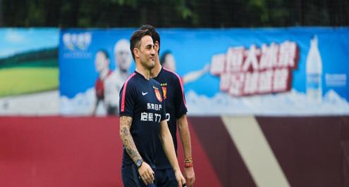 تقارير إيطالية: كانافارو مرشح لتدريب النصر السعودي 